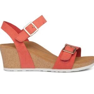 Brand new Aetrex Coral Sandal size 40 (8.5US)